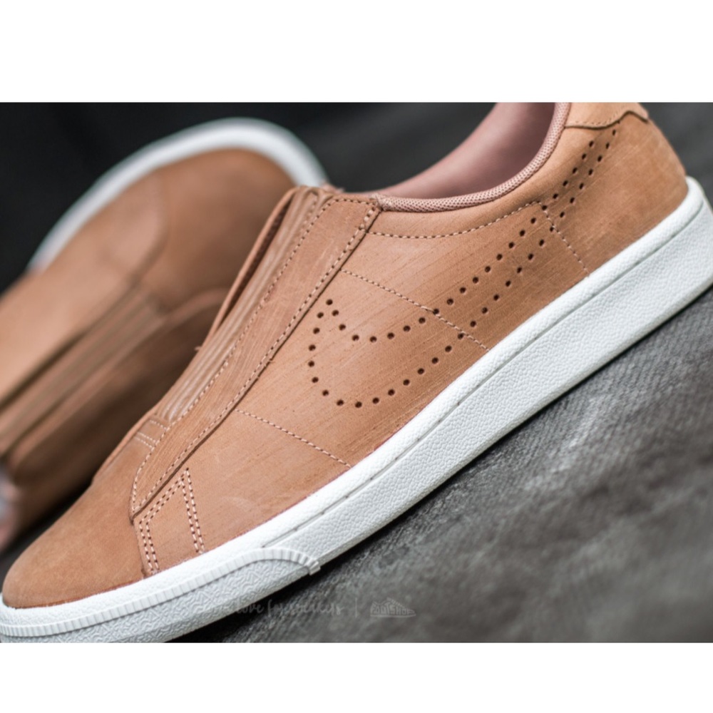NIKE WMNS TENNIS CLASSIC EASE